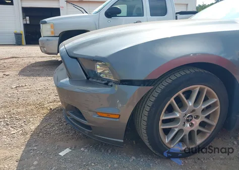 2014 Ford Mustang V6 Premium z USA, uszkodzony, nr VIN 1ZVBP8EM8E5324321